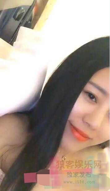 身材超棒的气质学院派美女翘臀美胸试穿各式情趣內衣[1V/425M] 1