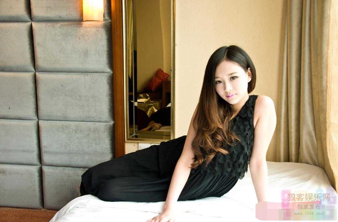 绝色美模小暖尺度情趣私拍[119P/301M] 1