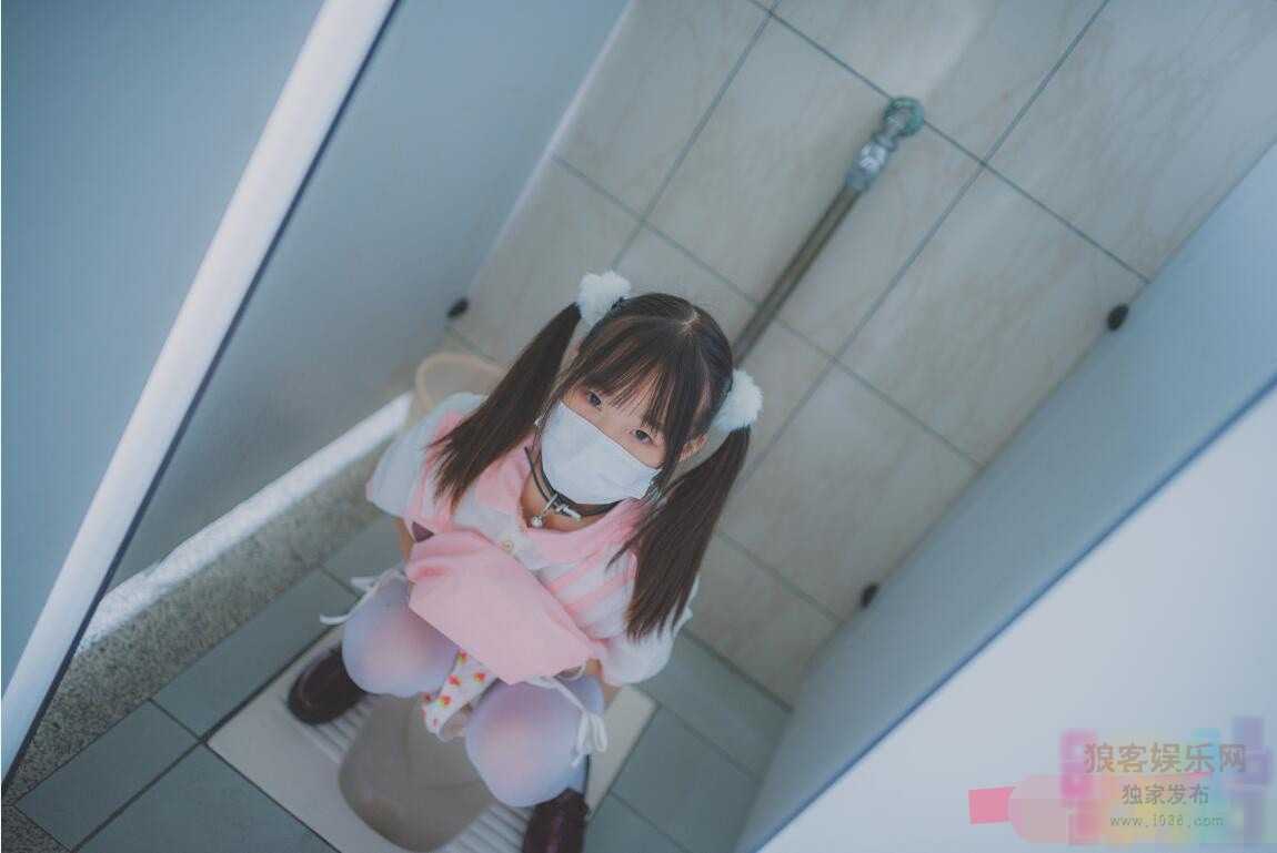 极品柚木写真收费图包之泡泡男厕露出[44P/640M] 1