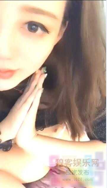 宅男女神魔仙对着粉丝性感粉嫩秀[1V/445M] 1