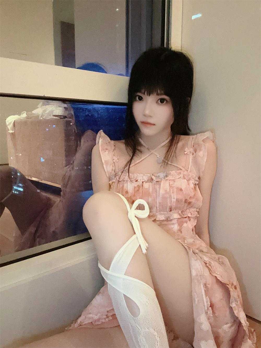 桜桃喵-花束自拍 [28P/184.79M]（1）