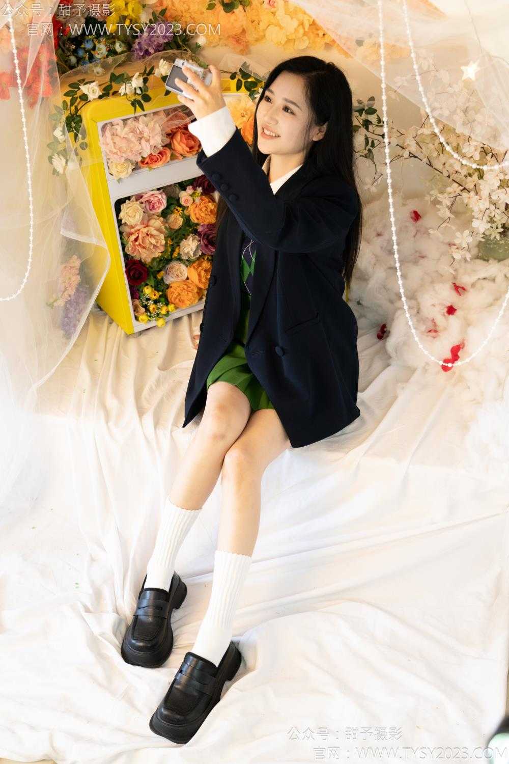 甜予摄影 NO.139 澜澜-复古油画、皮鞋、白棉袜、裸足（完整版）［116P/2V/9.98G］（）1