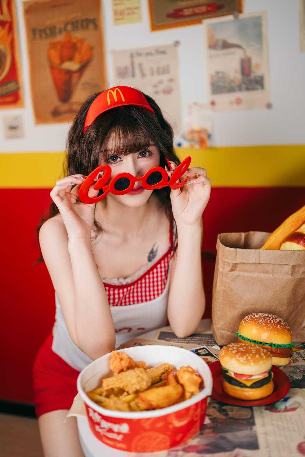 [鹿八岁] 麦门打工日记 [17P/490M] 1